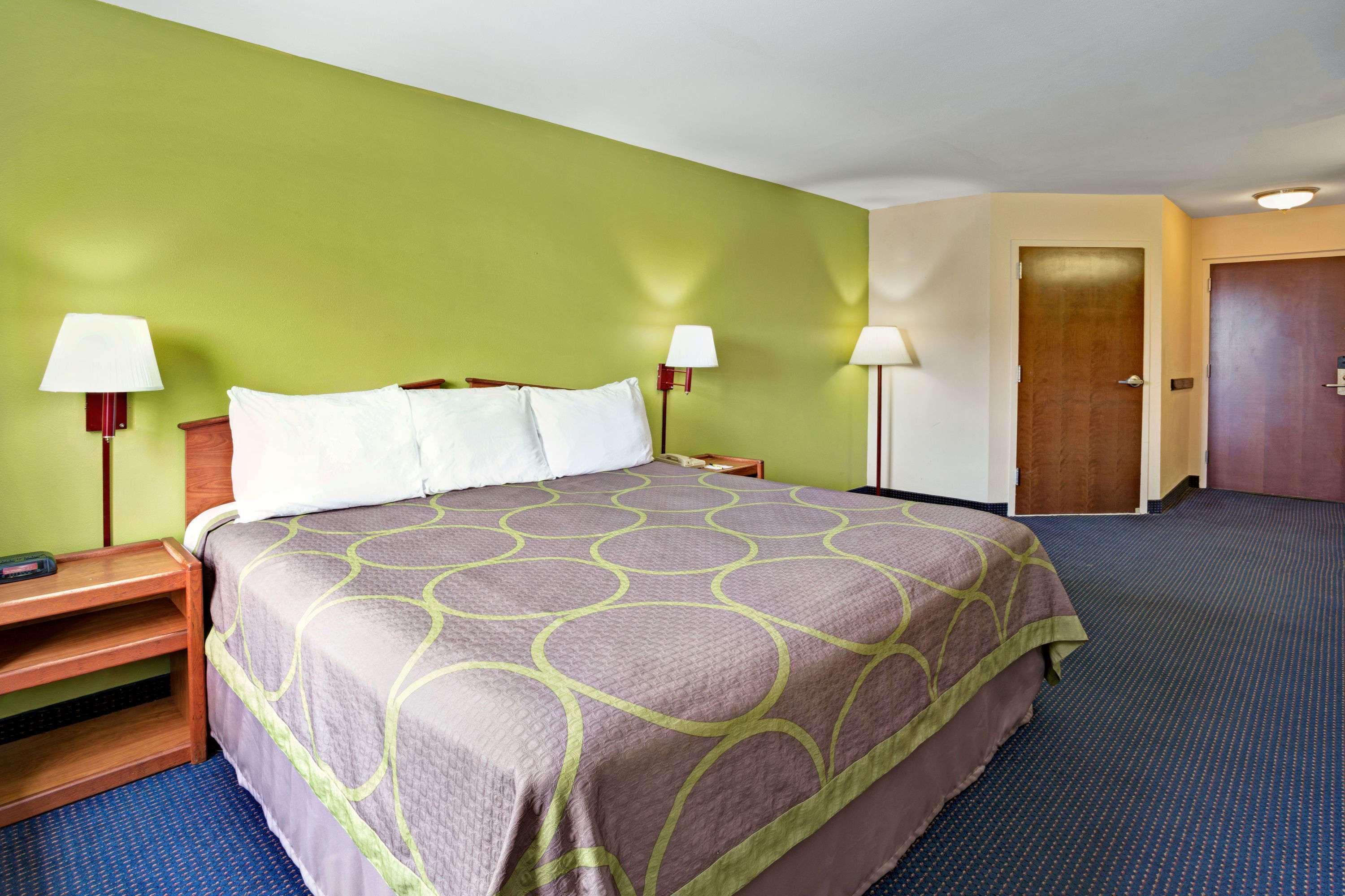 Super 8 By Wyndham Louisville/Expo Center Εξωτερικό φωτογραφία