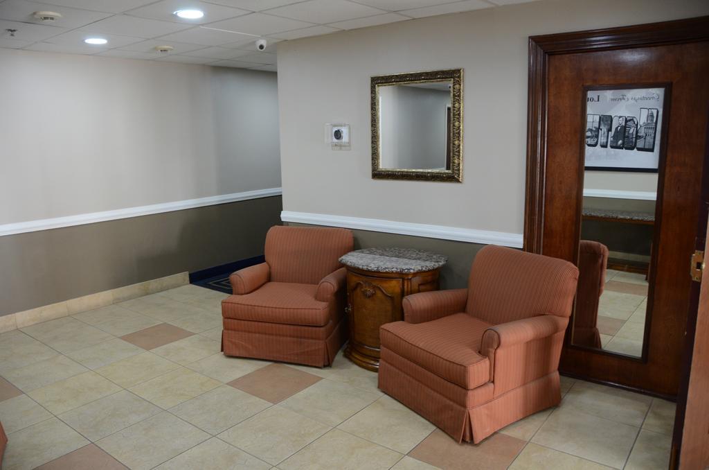 Super 8 By Wyndham Louisville/Expo Center Εξωτερικό φωτογραφία